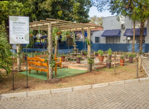 Secretaria de Educação inaugura Jardim Sensorial e placa dos ODS